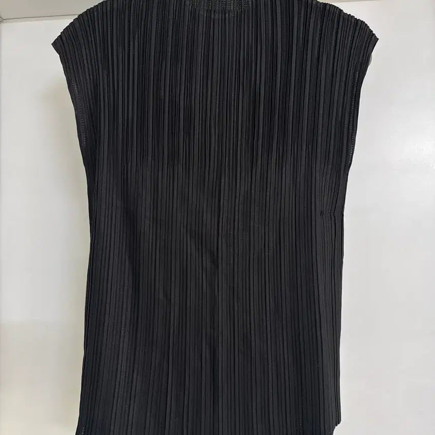 [BUNJANG] Pleats Me Black Sleeveless Blouse / 플리츠미 블랙 민소매 (새상품)