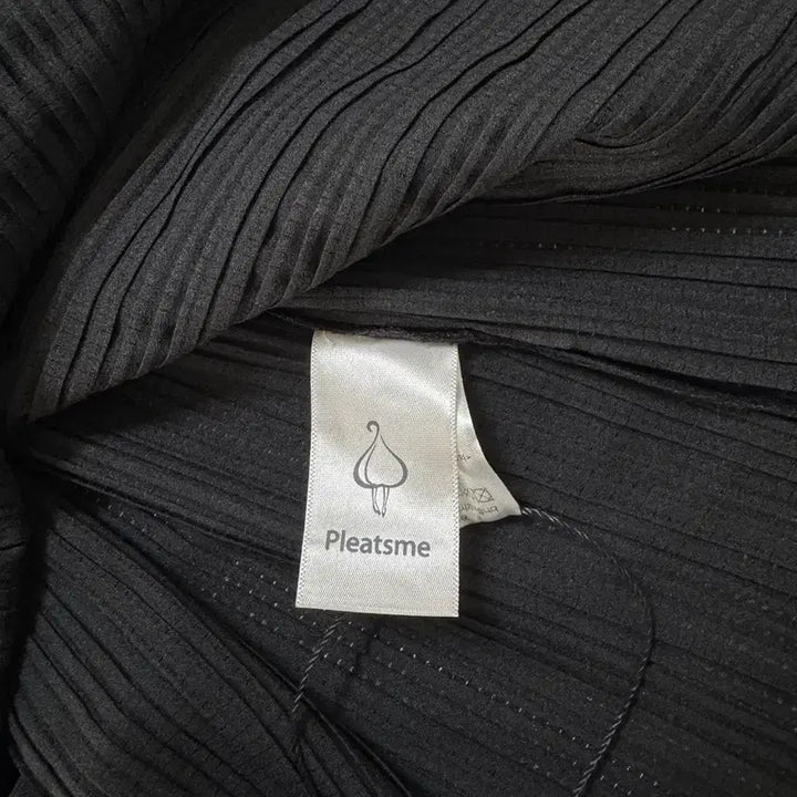[BUNJANG] Pleats Me Black Sleeveless Blouse / 플리츠미 블랙 민소매 (새상품)
