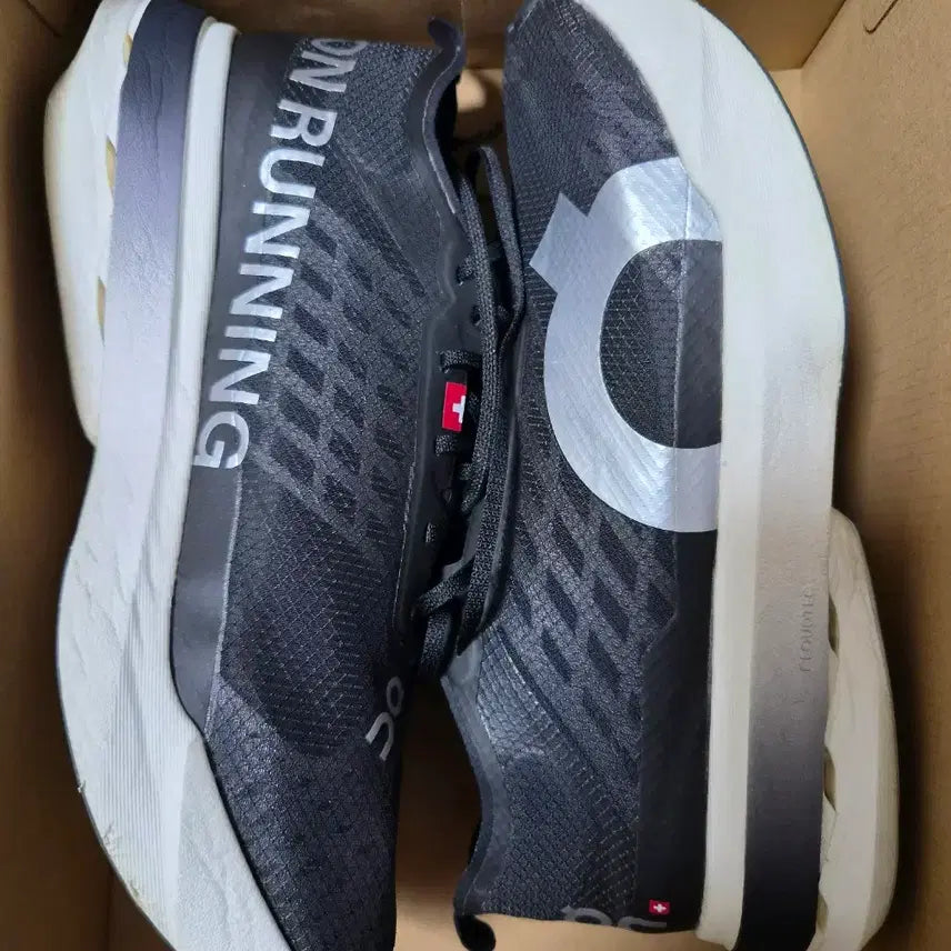 [BUNJANG] On Running Cloudboom Strike Carbon Racing Shoes 265mm / 온러닝 클라우드붐스트라이크 265mm