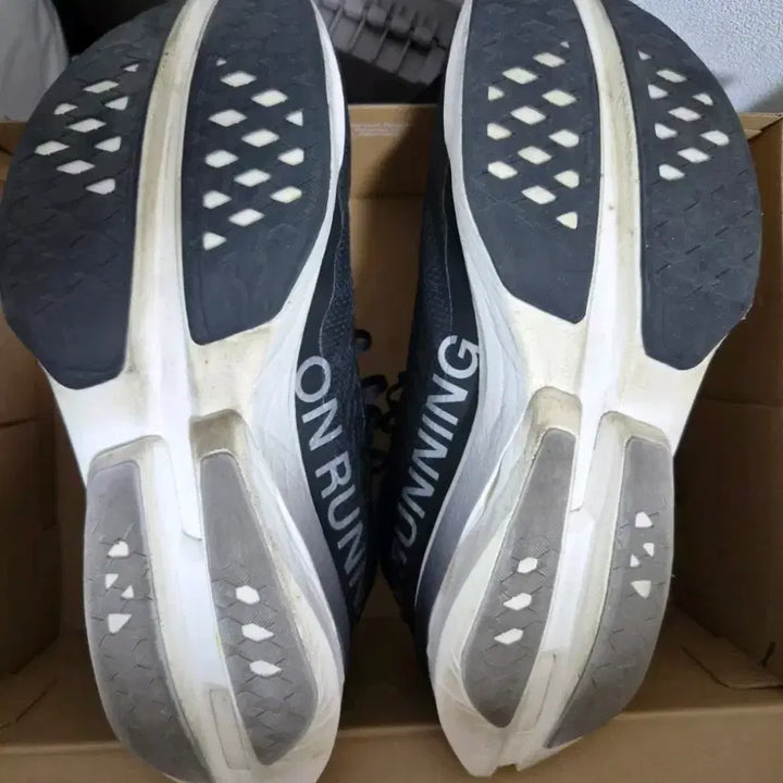 [BUNJANG] On Running Cloudboom Strike Carbon Racing Shoes 265mm / 온러닝 클라우드붐스트라이크 265mm