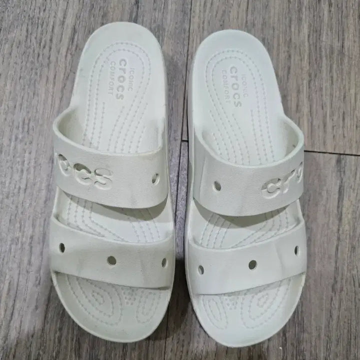 [SOLD OUT] 크록스 아이보리 샌들ㅡw8ㅡ250