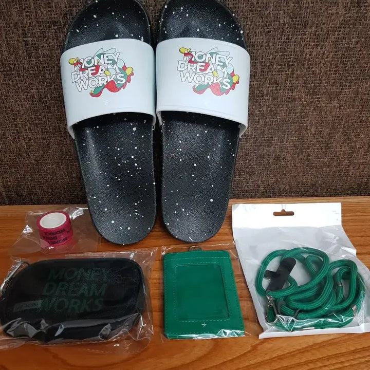 [SOLD OUT] 머니드림웍스) 슬리퍼 카드목걸이 지갑(파우치) 등