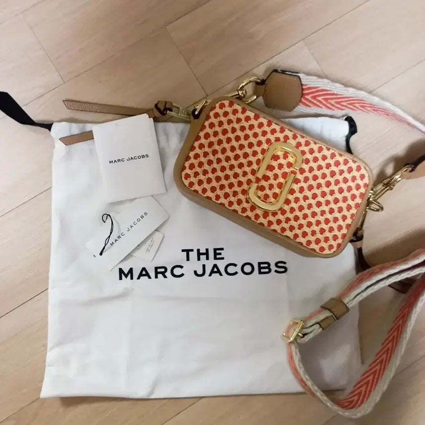 [SOLD OUT] Marc Jacobs 스냅샷 카메라백 크로스백 거의새상품 희귀모델 정품