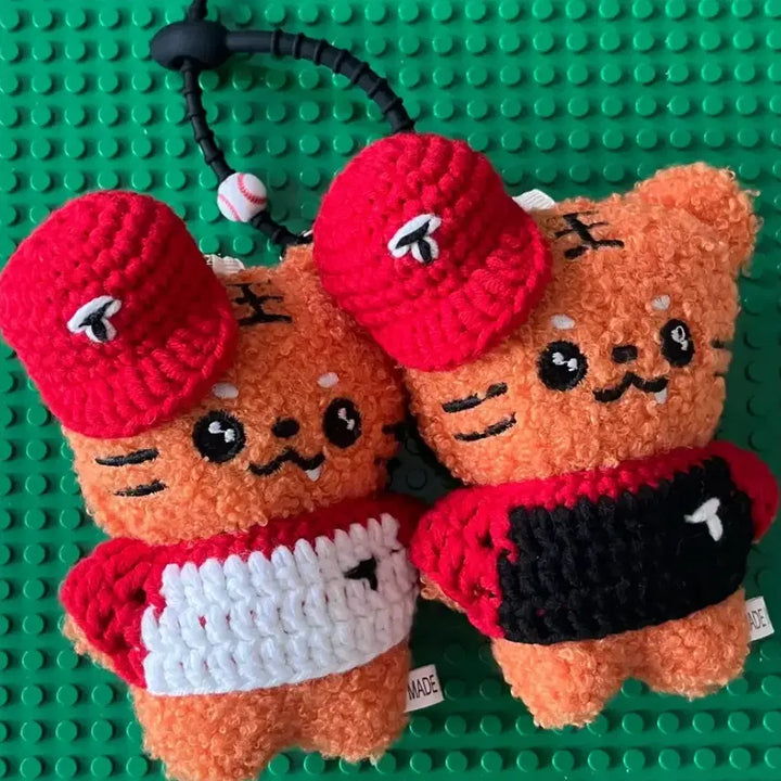 [BUNJANG] KBO Kia Tigers Tiger Plush Keychain with Custom Knitted Uniform Set / 기아타이거즈 시즌개막 다이소 호랑이 키링, 뜨개유니폼, 다랭이