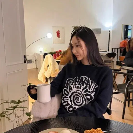 [BUNJANG] GANNI Eunbi MixB Navy Floral Embroidered Knit / 가니 플라워니트 네이비 (은비.믹스비 공구)
