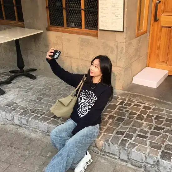 [BUNJANG] GANNI Eunbi MixB Navy Floral Embroidered Knit / 가니 플라워니트 네이비 (은비.믹스비 공구)