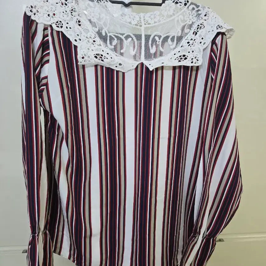 [BUNJANG] Lace Collar Striped Long Blouse / 레이스 카라 스트라이프 롱 블라우스