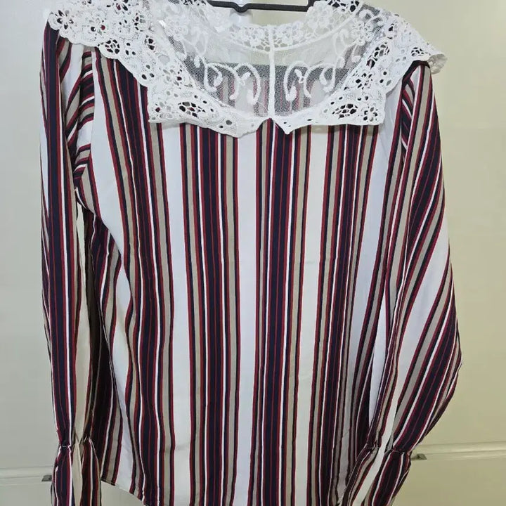 [BUNJANG] Lace Collar Striped Long Blouse / 레이스 카라 스트라이프 롱 블라우스