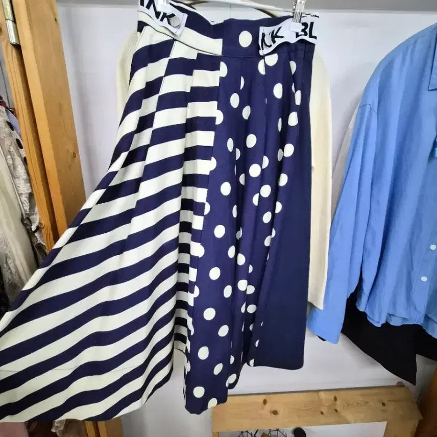 [BUNJANG] SJSJ Cardigan &amp; Dot Flare Skirt / SJSJ 집업 가디건.도트언발 플레어 스커트