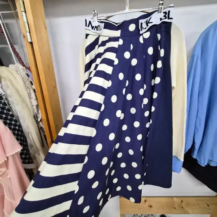 [BUNJANG] SJSJ Cardigan &amp; Dot Flare Skirt / SJSJ 집업 가디건.도트언발 플레어 스커트