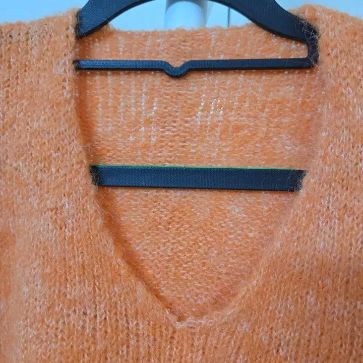 [BUNJANG] Orange V-Neck Angora Knit Sweater / 주황색 브이넥 니트