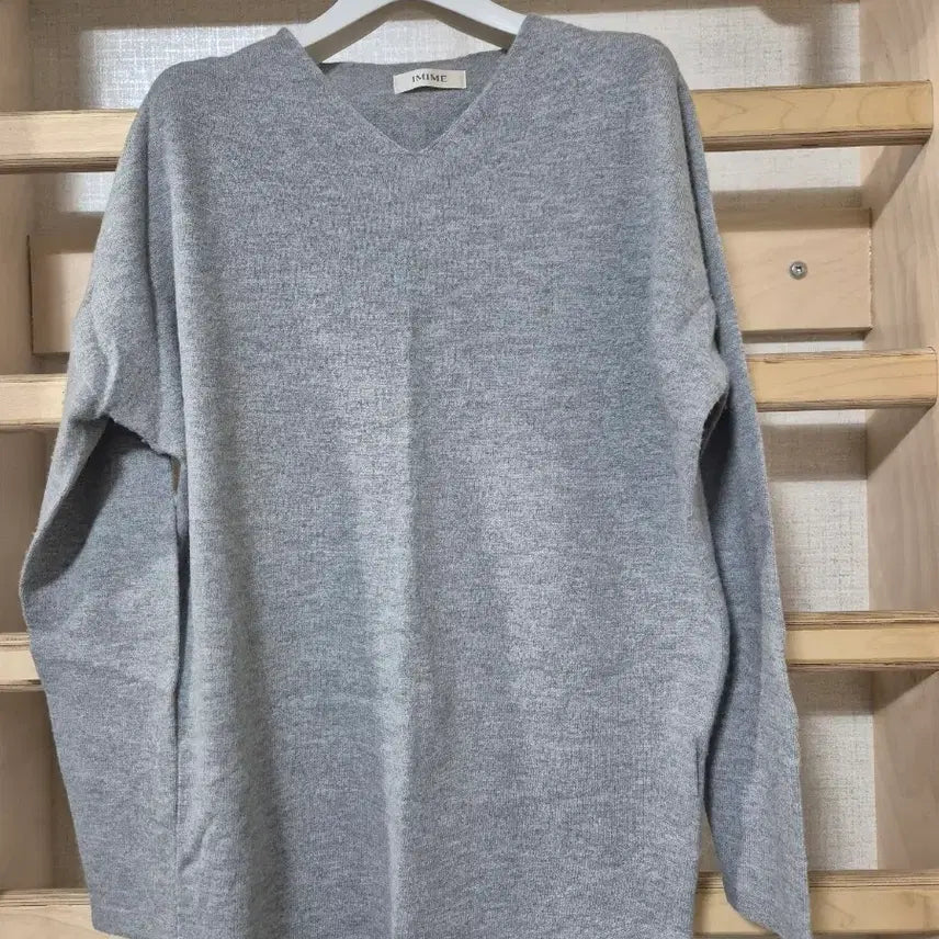 [BUNJANG] V-Neck Knit Sweater (Size 55-66) / 여성 브이넥 니트(55-66사이즈)