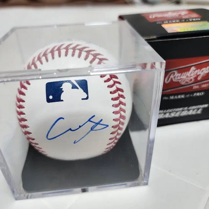 [BUNJANG] MLB Official Baseball Autographed by Shohei Ohtani, Yoshinobu Yamamoto, and Roki Sasaki / (희귀)오타니/야마모토/사사키 MLB 공인구 사인볼