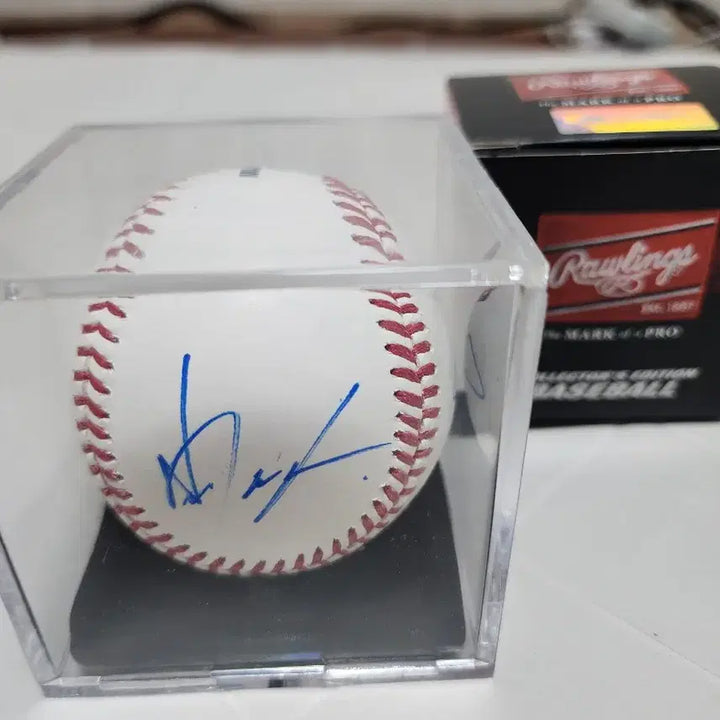 [BUNJANG] MLB Official Baseball Autographed by Shohei Ohtani, Yoshinobu Yamamoto, and Roki Sasaki / (희귀)오타니/야마모토/사사키 MLB 공인구 사인볼