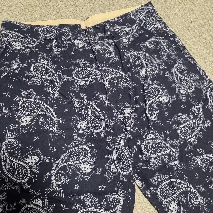 [BUNJANG] Japanese Vintage Paisley Bandana Half Pants / Japan vintage 반다나 하프 팬츠 32-33