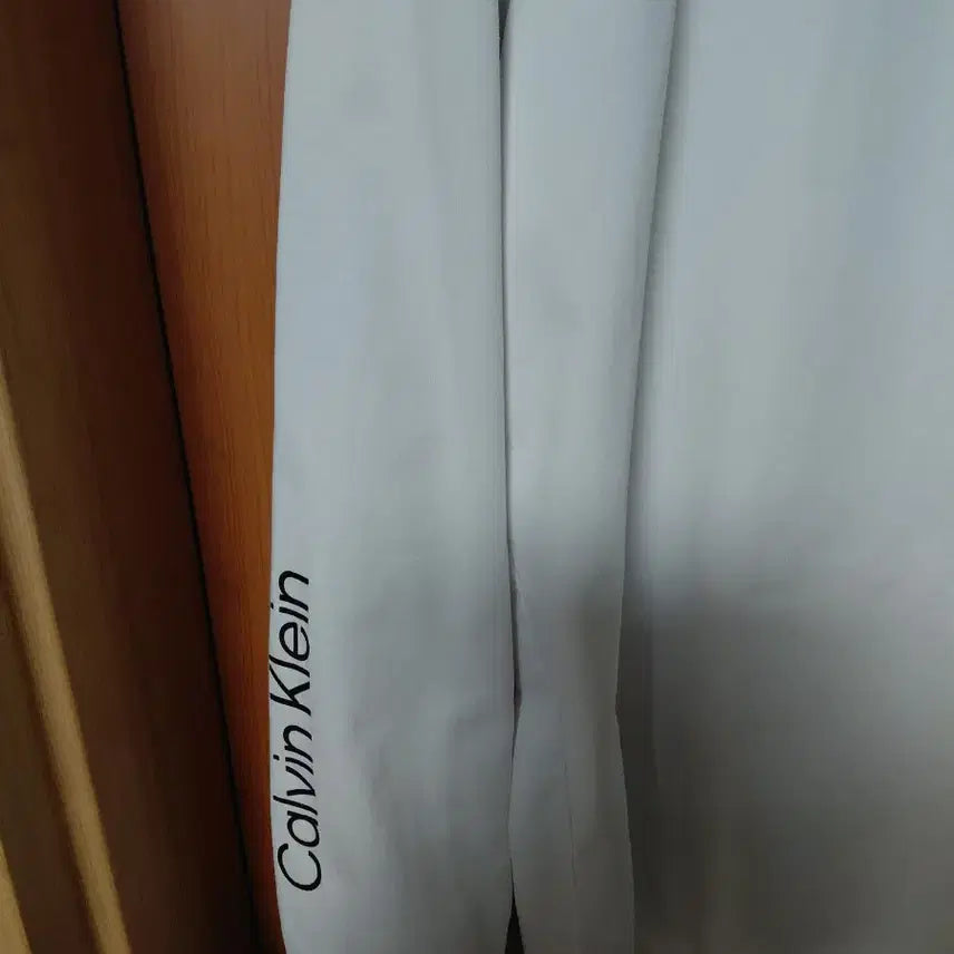 [BUNJANG] Calvin Klein Performance White Long Sleeve T-Shirt / 캘빈클라인 퍼포먼스 흰색 긴팔 티셔츠