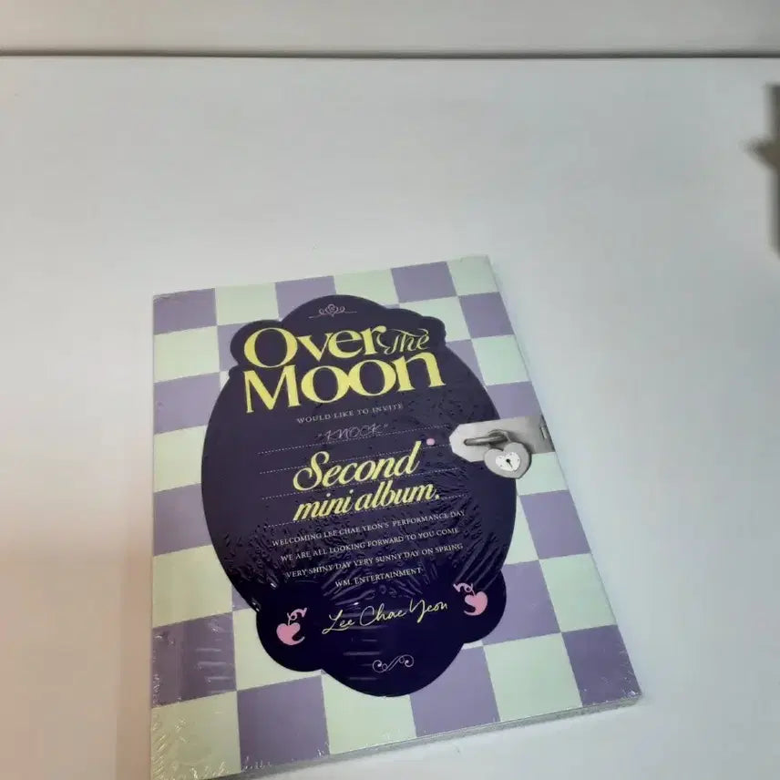 [BUNJANG] Lee Chaeyeon Over The Moon Album / 이채연 Over The Moon 앨범