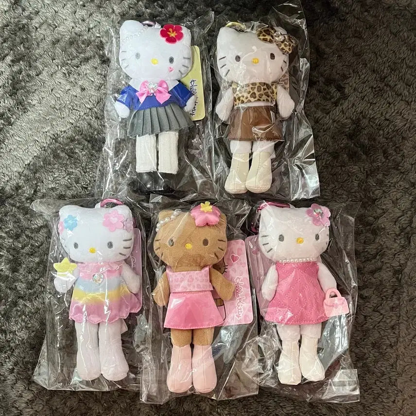 [BUNJANG] Sanrio Hello Kitty Gogo Gal Gyaru Uniform Doll Keyring / 정품!! 산리오 키티 고고걸 갸루 교복 태닝 롱다리 키디랜드 인형 키링