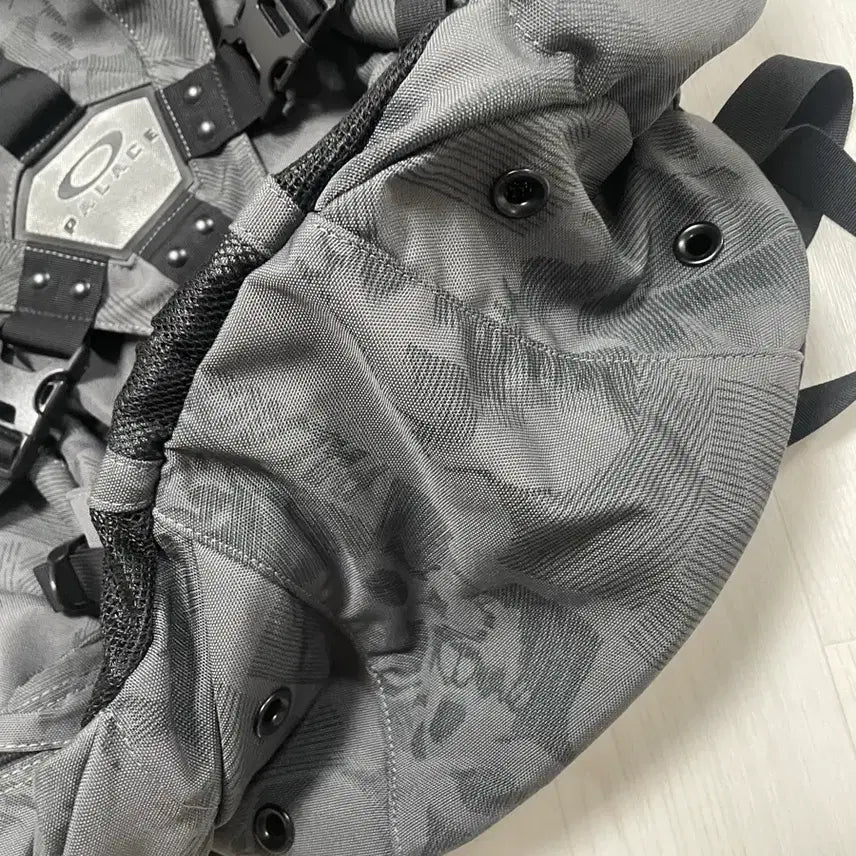 [BUNJANG] Palace Oakley Skull Icon Backpack / 팔라스 오클리 스컬 아이콘 백팩