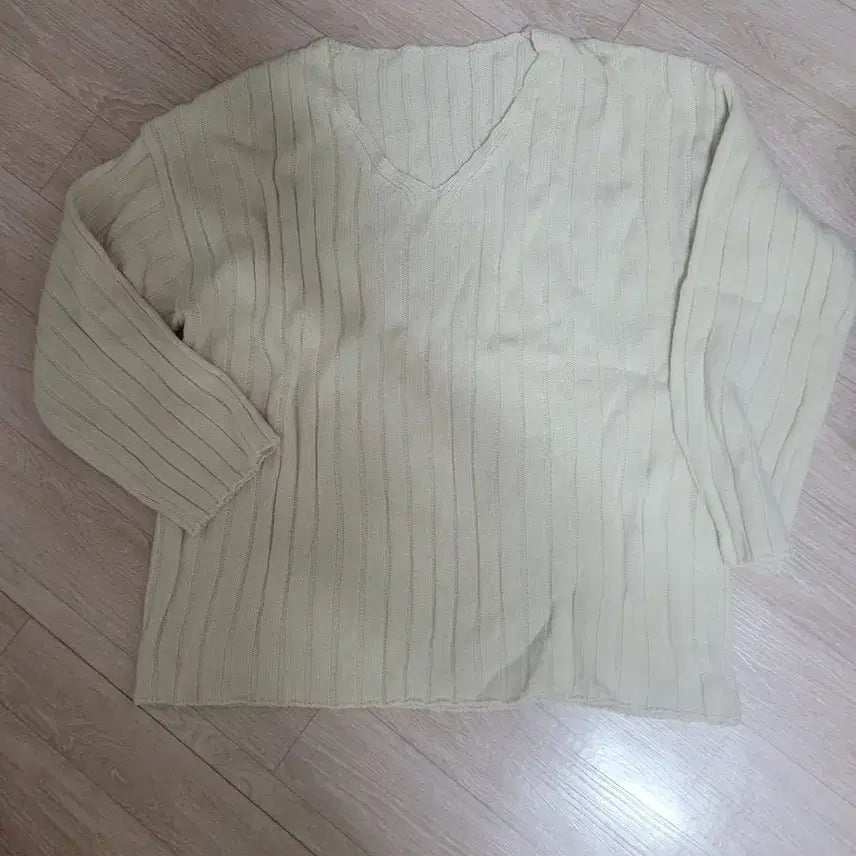 [BUNJANG] Ivory V-Neck Ribbed Knit Long Sleeve Top / 아이보리 V넥 골지 니트 긴팔