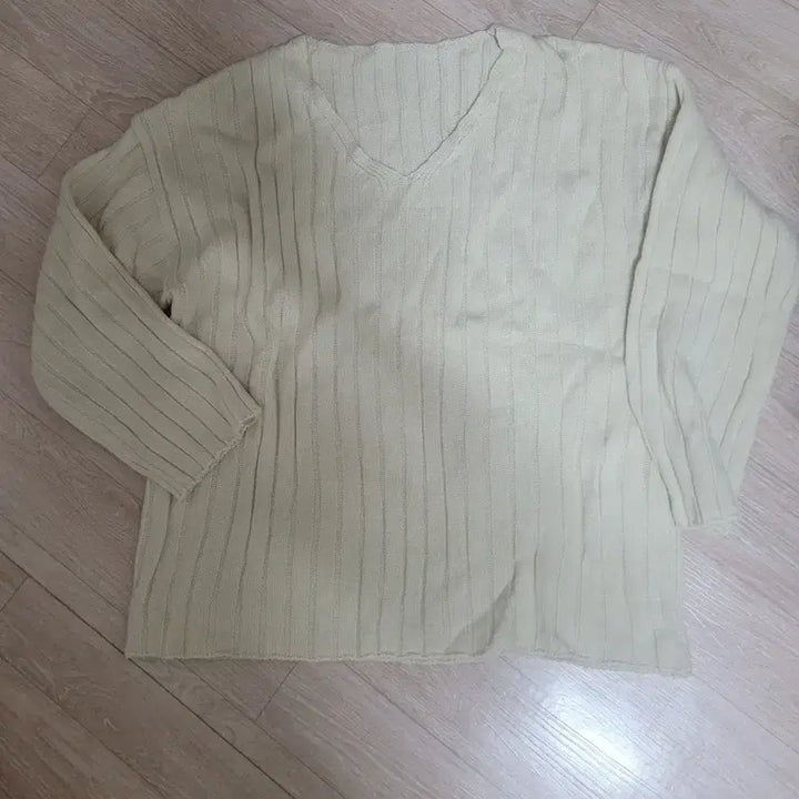 [BUNJANG] Ivory V-Neck Ribbed Knit Long Sleeve Top / 아이보리 V넥 골지 니트 긴팔