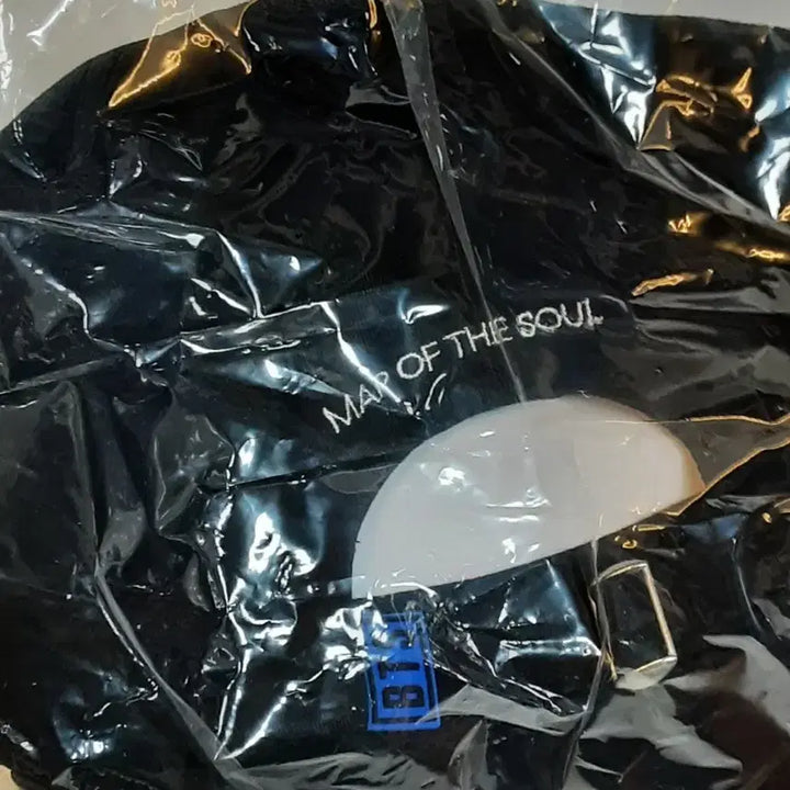[BUNJANG] BTS Tour V10 Bundle Set / BTS 투어 볼캡 + 뱃지 + 멤버십 V10 세트
