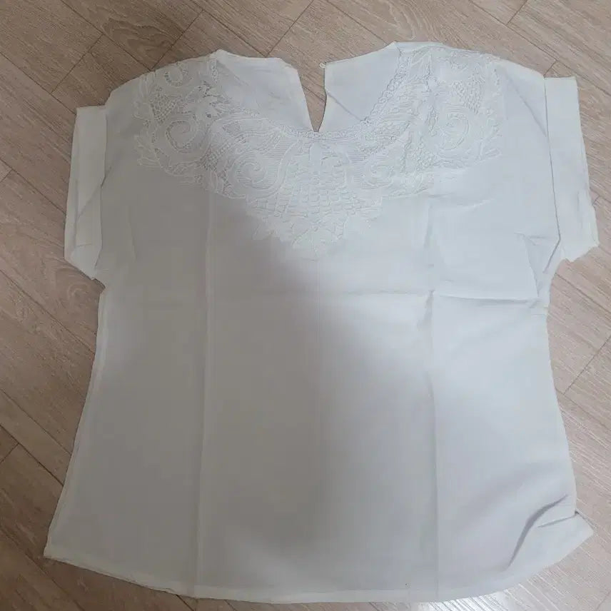 [BUNJANG] White Lace Trim Short Sleeve Blouse / 레이스 장식 화이트 블라우스 반팔
