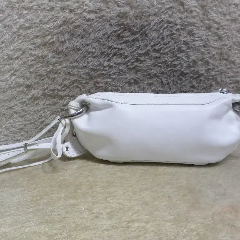 [BUNJANG] Daphne Lab White Cowhide Hobo Bag Shoulder Bag / 호로록구제 다프네랩 화이티 소가죽 호보백 숄더백 중고 가방