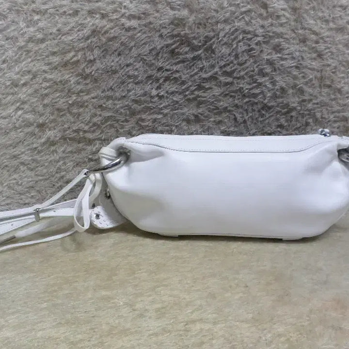 [BUNJANG] Daphne Lab White Cowhide Hobo Bag Shoulder Bag / 호로록구제 다프네랩 화이티 소가죽 호보백 숄더백 중고 가방