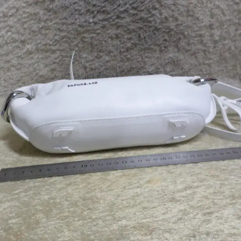 [BUNJANG] Daphne Lab White Cowhide Hobo Bag Shoulder Bag / 호로록구제 다프네랩 화이티 소가죽 호보백 숄더백 중고 가방