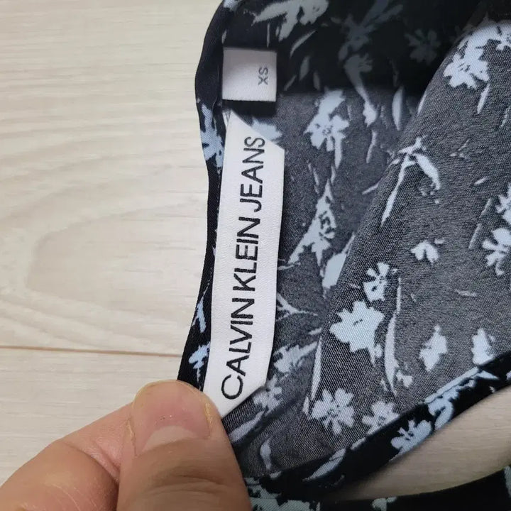 [BUNJANG] Calvin Klein Floral Pattern Black Midi Dress / 캘빈클라인 플라워 패턴 블랙 원피스