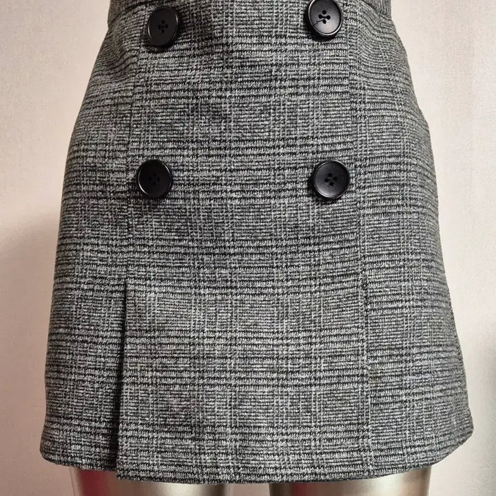 [BUNJANG] Checkered Wool Mini Skirt with Button Detail (S) / 체크 모직 미니스커트 버튼 포인트 S
