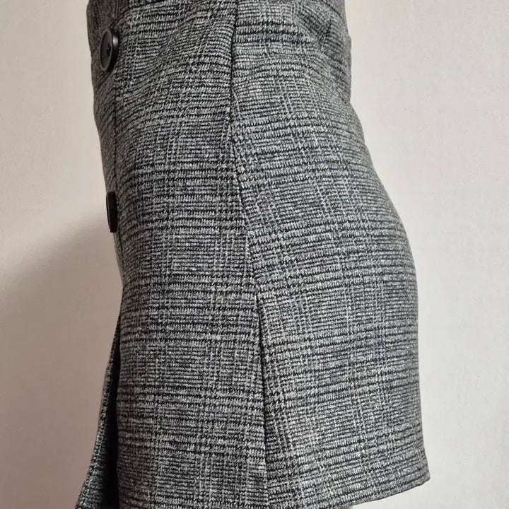 [BUNJANG] Checkered Wool Mini Skirt with Button Detail (S) / 체크 모직 미니스커트 버튼 포인트 S