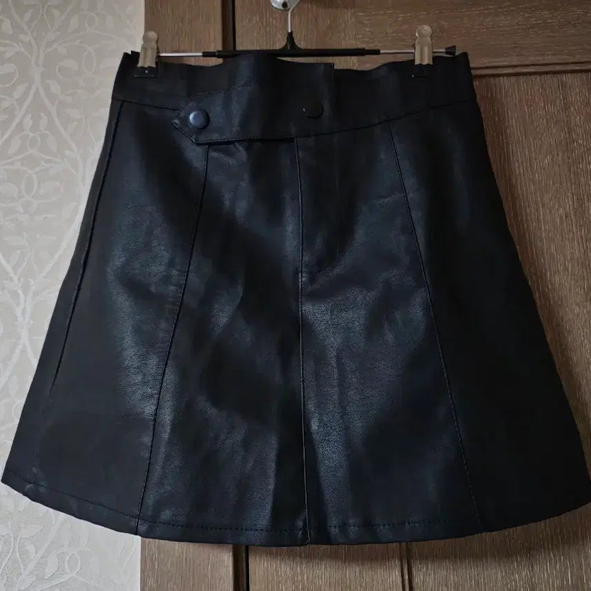 [BUNJANG] Black Leather A-Line Mini Skirt / 블랙 레더 미니 스커트 A라인