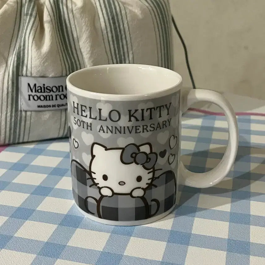 [BUNJANG] Hello Kitty 50th Anniversary Mug Cup / 헬로키티 50주년 쿠지 머그컵 블랙 그레이