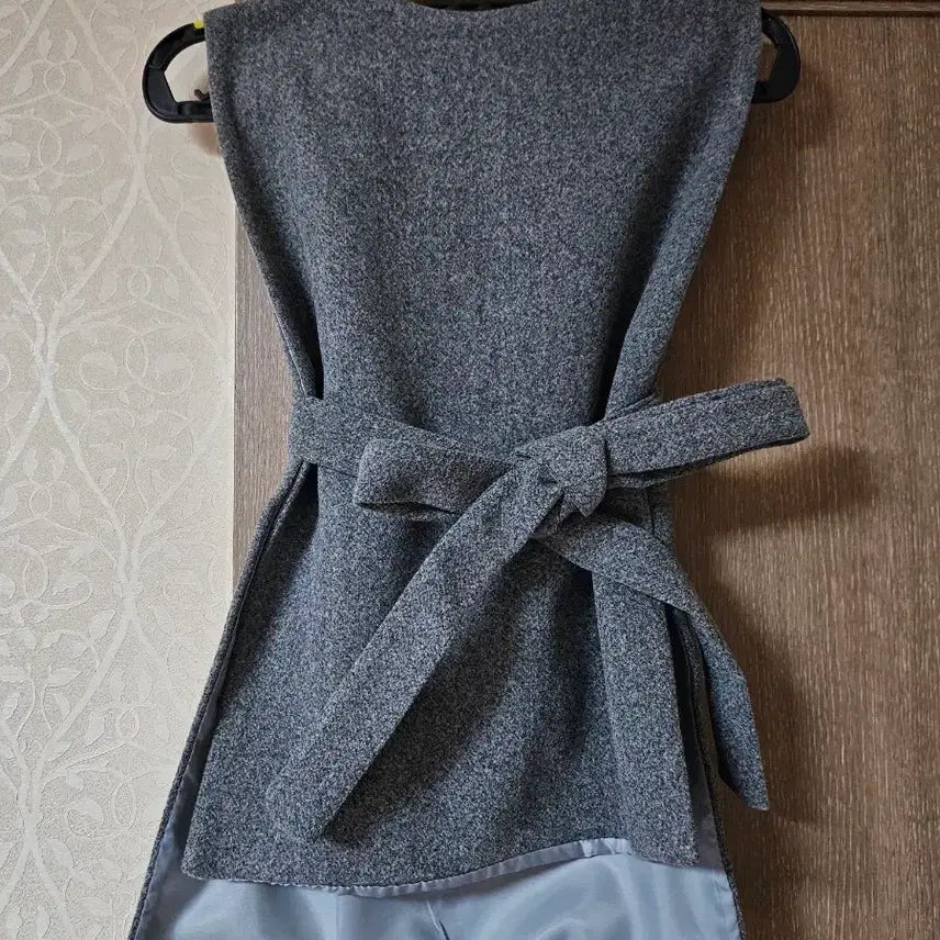 [BUNJANG] Wool Vest with Belt Detail - Charcoal Gray / 벨트  모직 조끼  차콜그레이