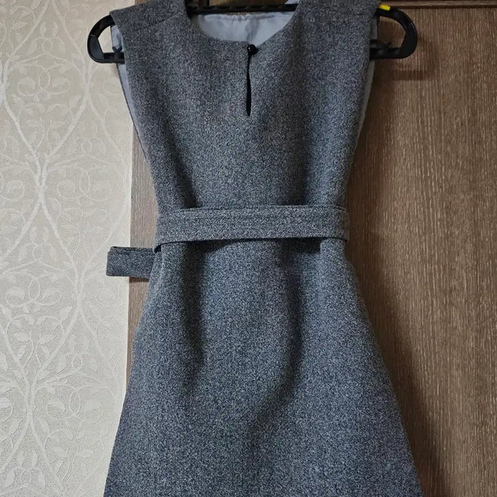 [BUNJANG] Wool Vest with Belt Detail - Charcoal Gray / 벨트  모직 조끼  차콜그레이