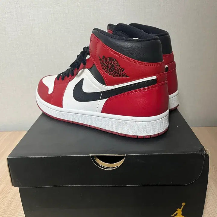 [SOLD OUT] 조던 시카고 미드 275
