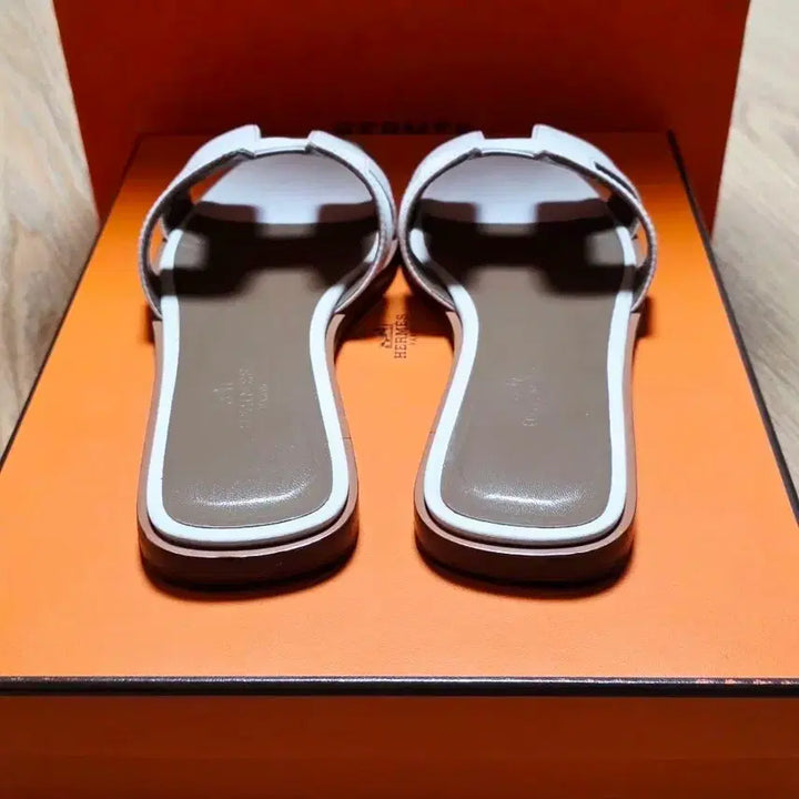 [BUNJANG] Hermes Oran Sandals White Size 35 / 에르메스 오란 샌들 화이트 사이즈 35 (정품)