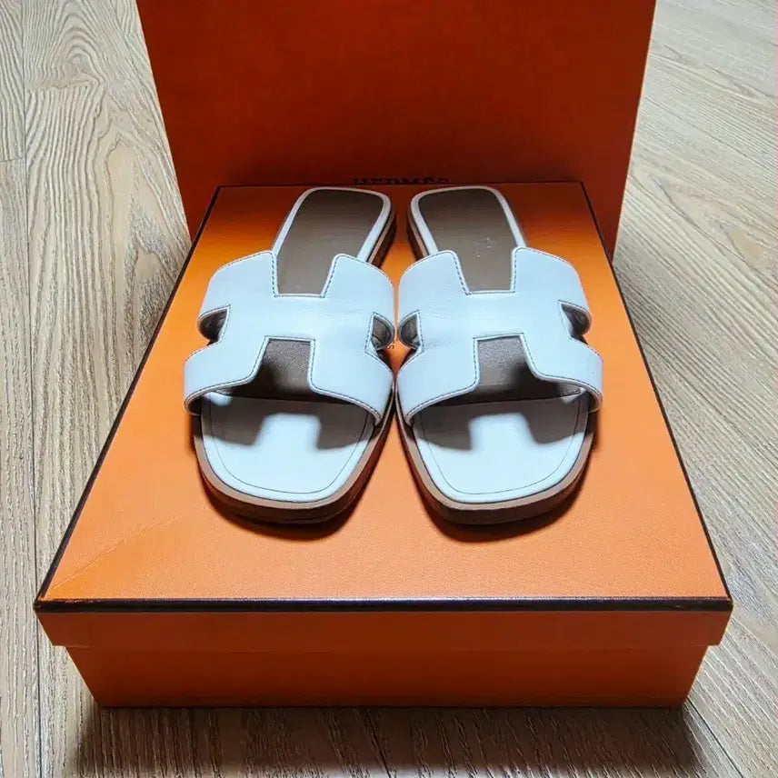 [BUNJANG] Hermes Oran Sandals White Size 35 / 에르메스 오란 샌들 화이트 사이즈 35 (정품)