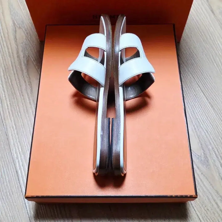 [BUNJANG] Hermes Oran Sandals White Size 35 / 에르메스 오란 샌들 화이트 사이즈 35 (정품)