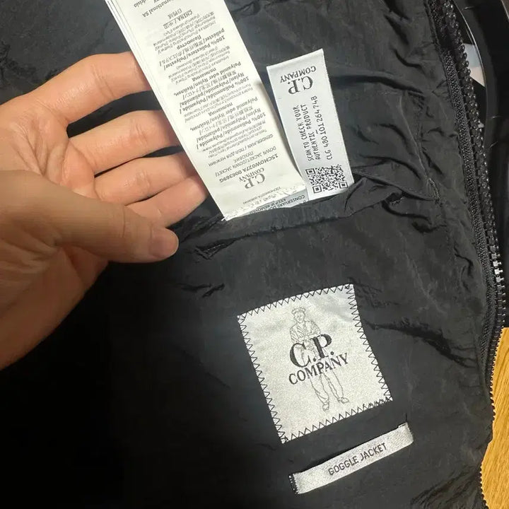 [SOLD OUT] CP컴퍼니 에코크롬R 후드 다운 고글 자켓 패딩 48(100)