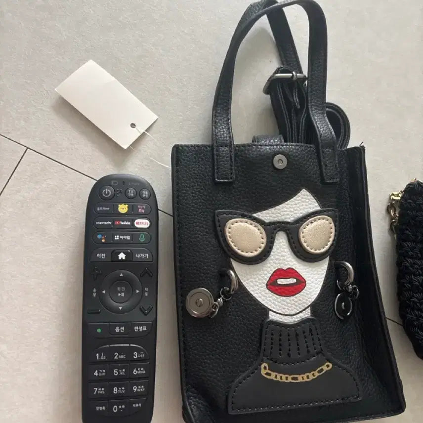 [BUNJANG] Black Crochet Bag &amp; Character Mini Bag Bundle Set / 블랙 뜨개 가방 &amp; 캐릭터 미니백 세트일괄