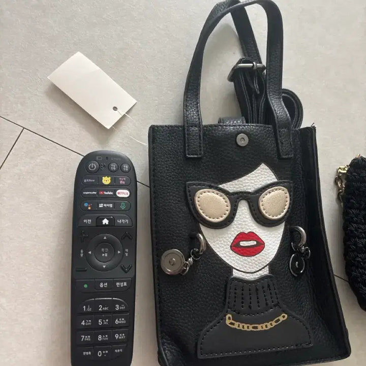 [BUNJANG] Black Crochet Bag &amp; Character Mini Bag Bundle Set / 블랙 뜨개 가방 &amp; 캐릭터 미니백 세트일괄
