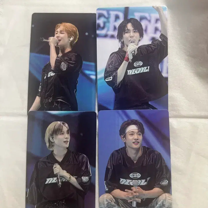 [BUNJANG] SHINee SHINee WORLD 6 Perfect Illumination Photocard Set / 샤이니월드6 Perfect Illumination  포토카드 4장