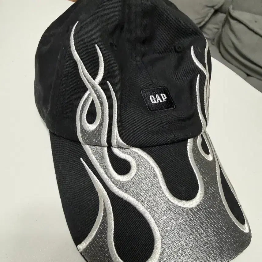 [SOLD OUT] GAP 이지갭 불꽃 볼캡