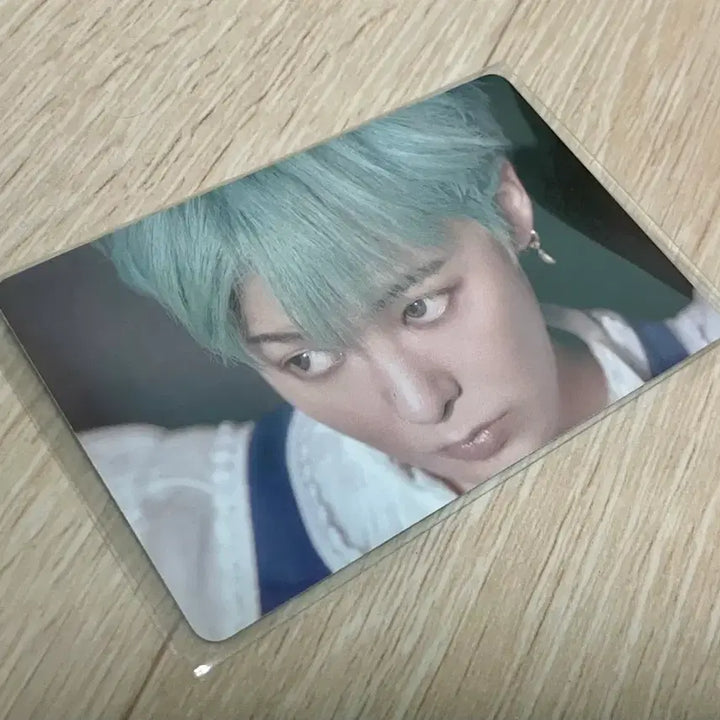 [BUNJANG] G-Dragon (GD) The Hyundai Exhibition Photocard Split Set / 지드래곤 지디 더현대 전시회 포카 분철 판매