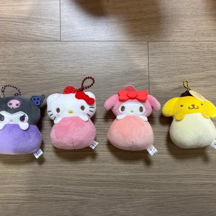 [SOLD OUT] 산리오 향기나는 인형 키링 세트 (헬로키티,마이멜로디,폼폼푸린,쿠로미)