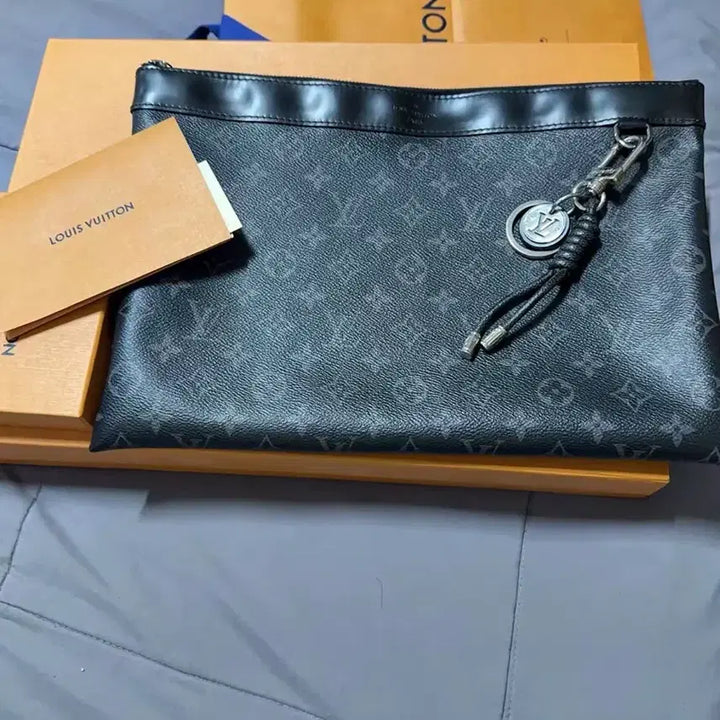[BUNJANG] Louis Vuitton Monogram Clutch Bag with Keyring / 루이비통 블랙 모노그램 클러치백 루이비통 키링