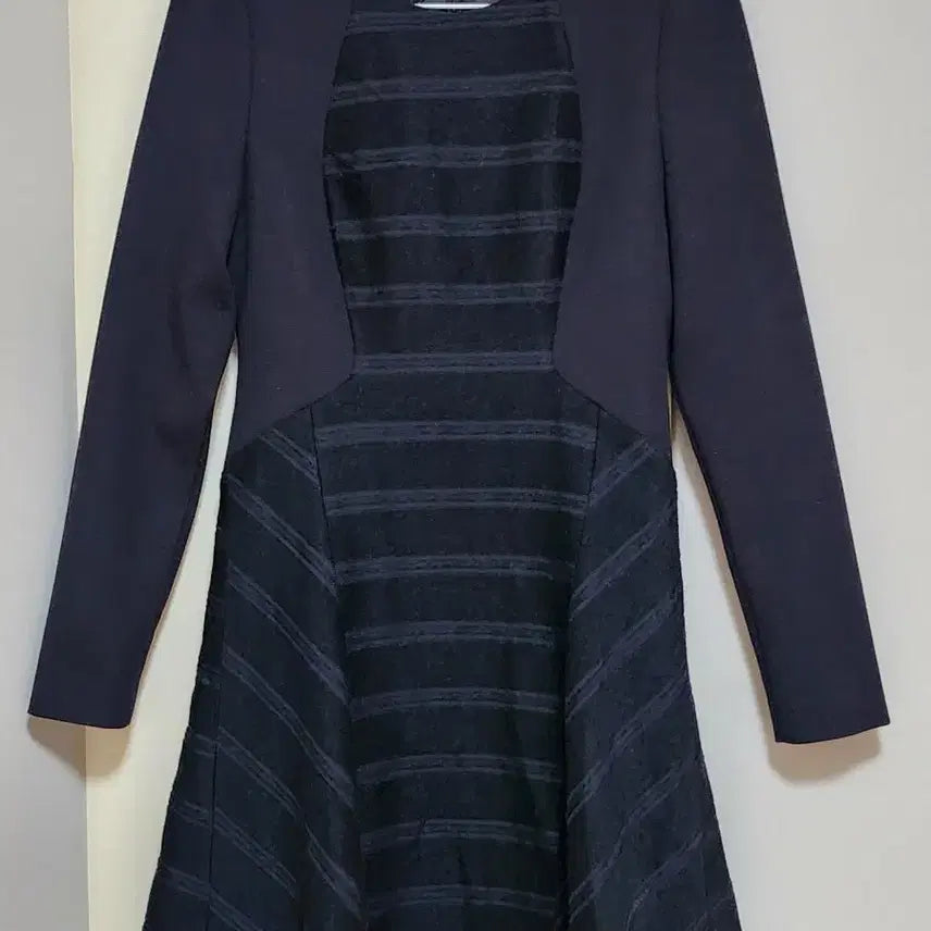 [BUNJANG] Thyren Black Flare Dress / 티렌 블랙 플레어 원피스